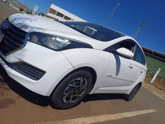 HYUNDAI HB20S 1.0 COMFORT PLUS 12V FLEX 4P MANUAL